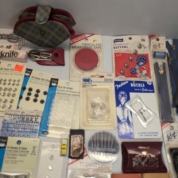 Vintage Sewing Notions Lot Zipper Button Needle Snap Pin Scissors - Picture 9 of 13
